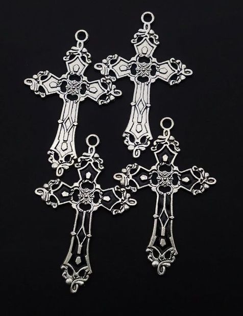 Boucle d'oreilles tibétaine croix gothique en alliage argenté