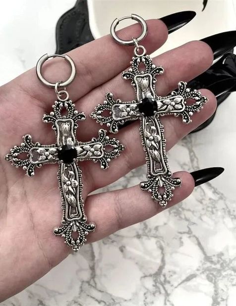 Boucles d'oreilles Gothiques Argentées avec Croix