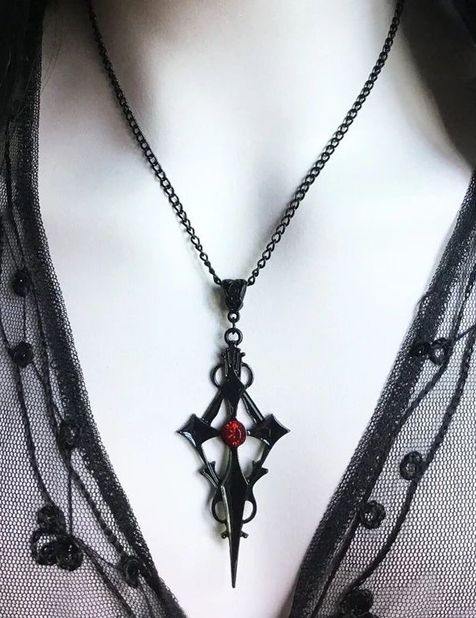 Collier de Vampire en croix noire