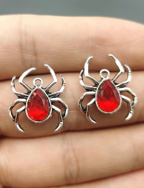 Pendentif araignée rouge sang gothique