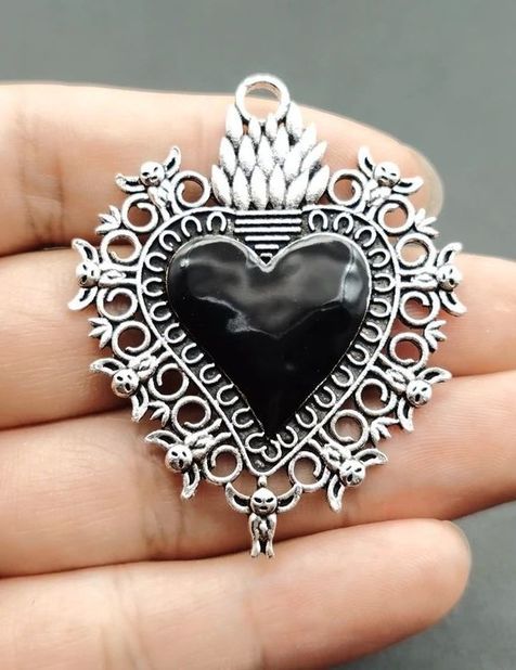 Pendentif coeur enflammé