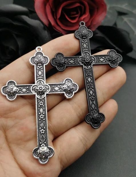 Pendentif Croix Catholique en argent noir