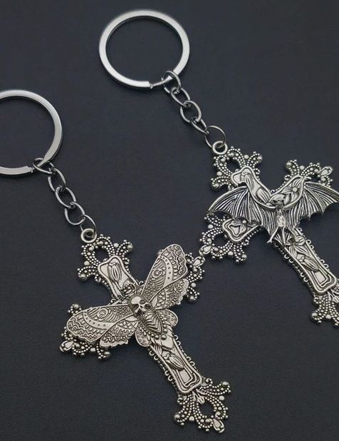 Porte-clés gothique vintage avec croix chauve-souris et pendentif floral