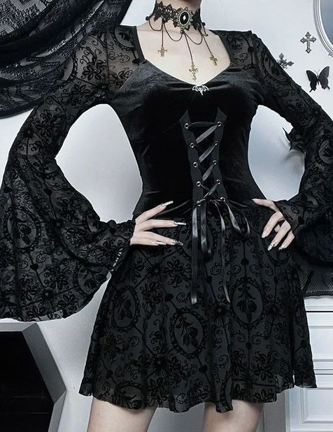 Robe évasée en velours noir